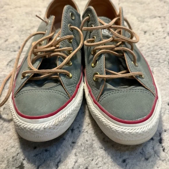 Converse Green Sneakers with Canvas Upper and Classic Design Size 9 Women’s - Picture 1 of 6